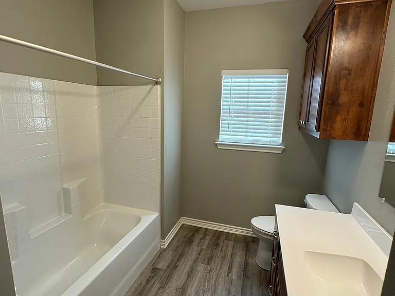 303 Janet St — Photo 13
