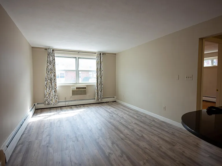 12 Commonwealth Ct #5 — Photo 2