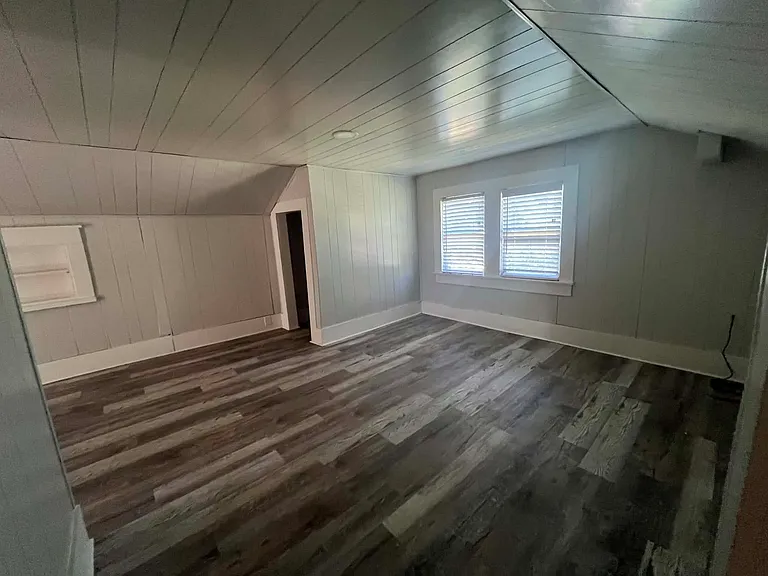 1607 Avenue I — Photo 17