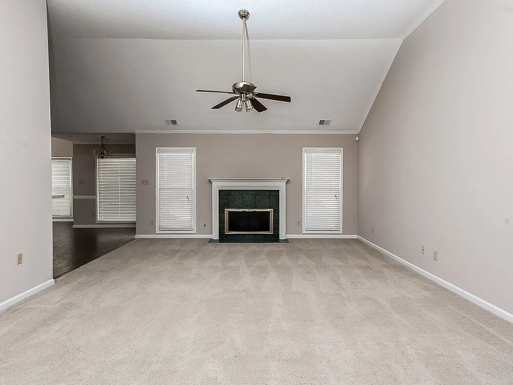 Building Photo - 2717 Twisted Oak Cv N