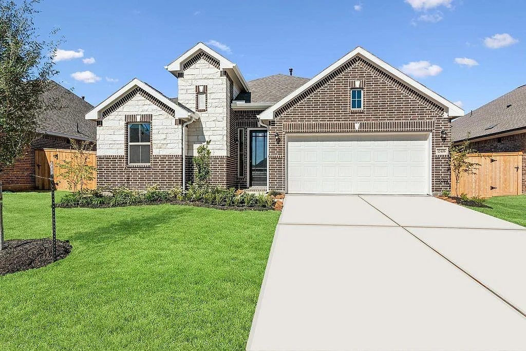 4 bed, 2.5 bath, 2243 sqft, $2,800 — Photo 1