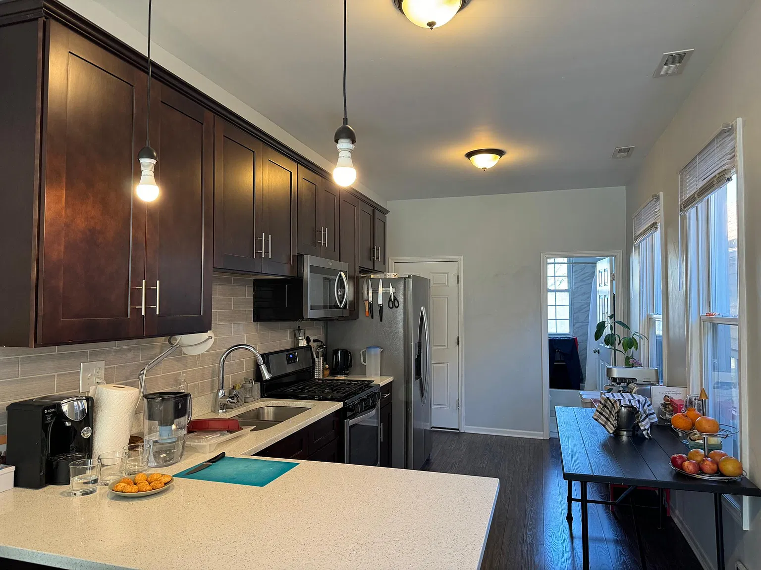 1736 W Melrose St — Photo 1