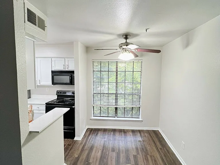 1820 N Garrett Ave — Photo 2