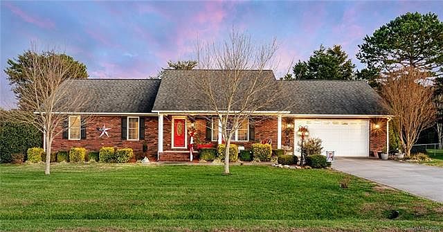 1st image of 134 Alexander Knoll Dr