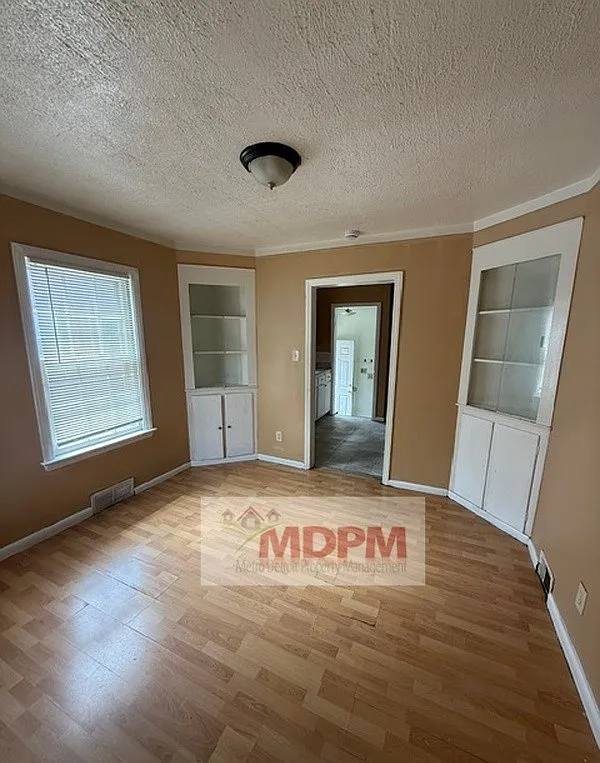 4 bed, 1.5 bath, 1871 sqft, $1,450 — Photo 2