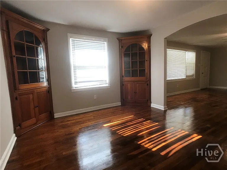 10609 Middleground Rd — Photo 3