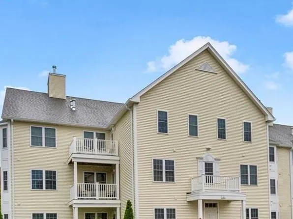 40 Saw Mill Dr #201, North Kingstown, RI 02852