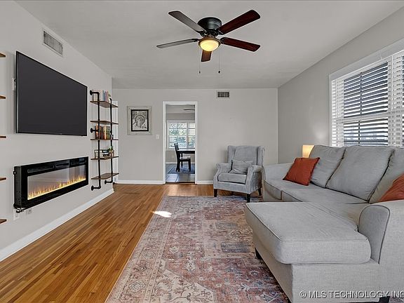 3rd image of 810 Washington Ave