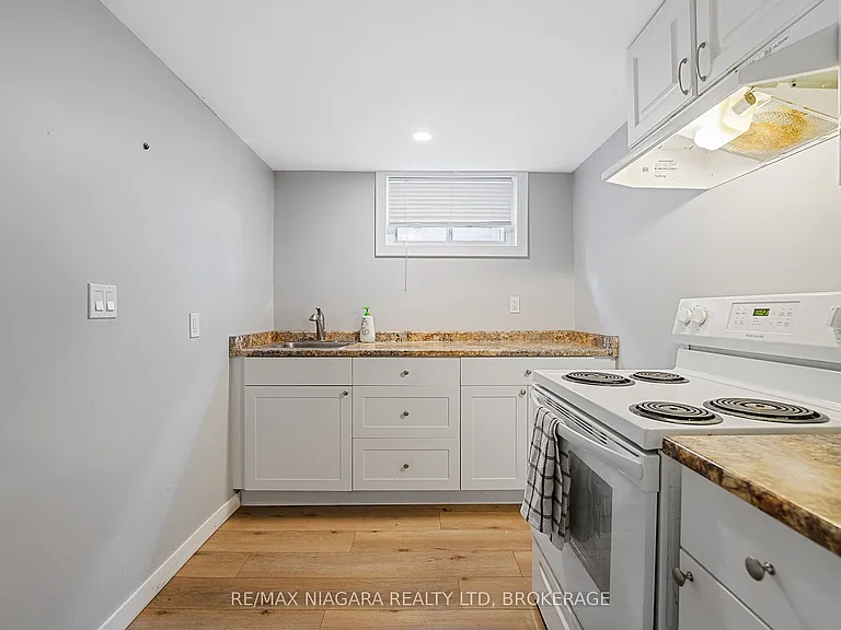 34 Saint George St #BASEMENT — Photo 3