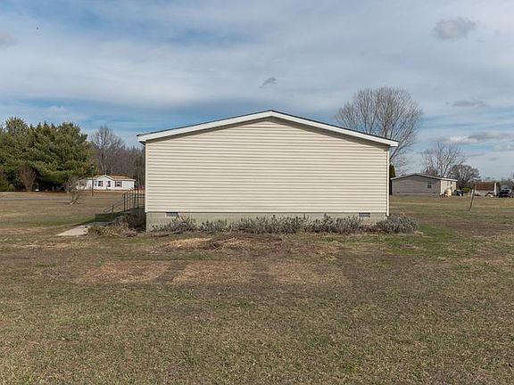 2nd image of 689 Fernwood Dr