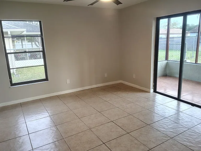 437 Short Dr — Photo 5