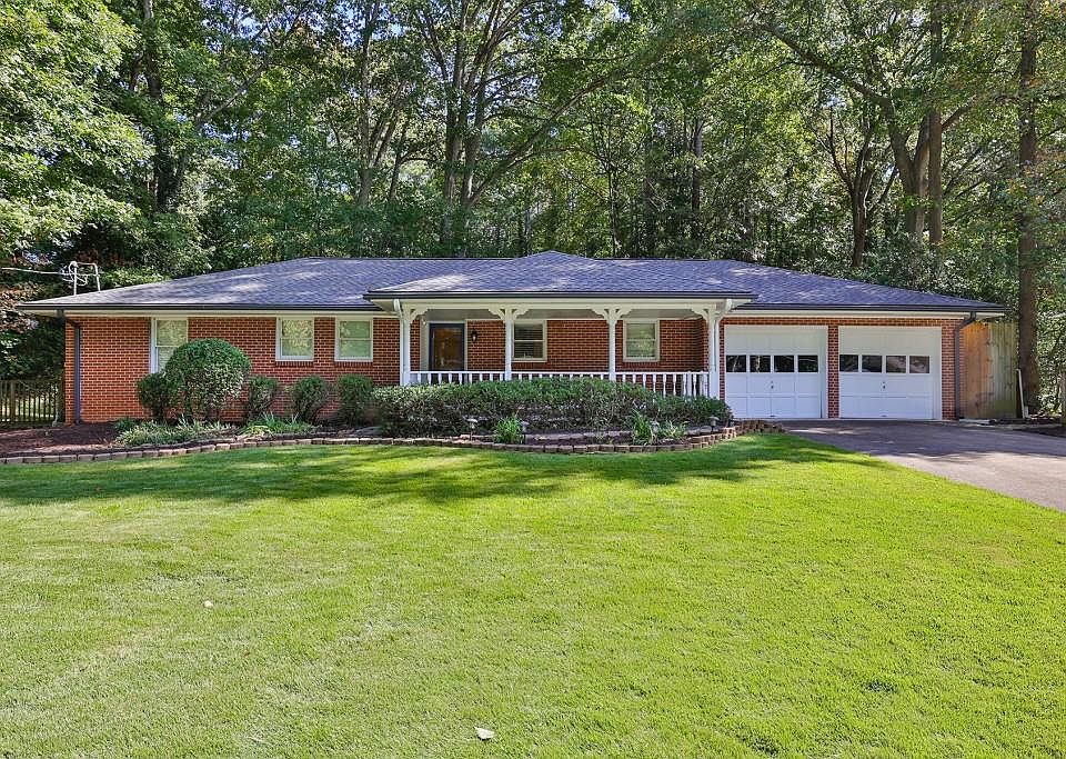 1st image of 615 Inglis Dr SE