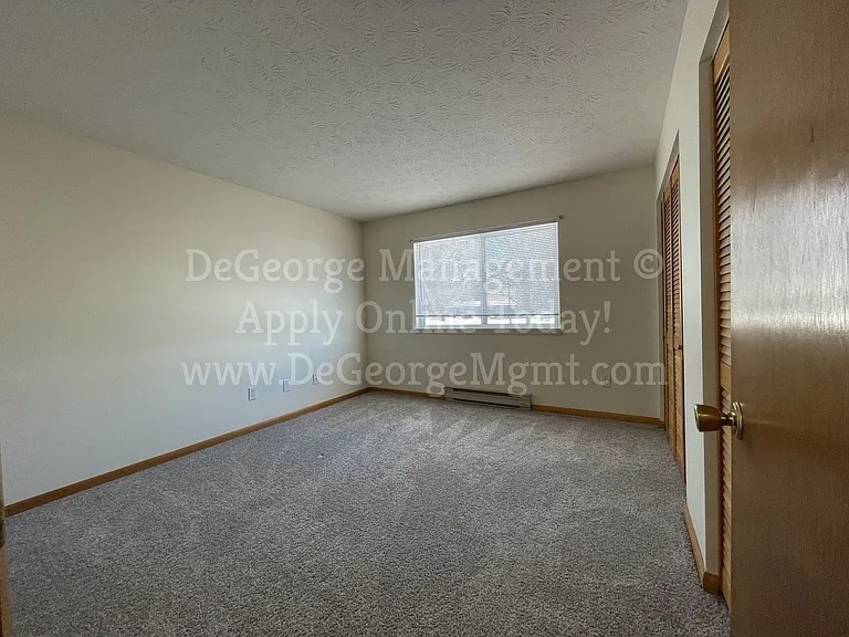 Parkway Apartments — Photo 33