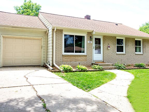 3rd image of 3233 W Birchwood Ave