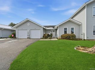 210 Elton Court W, Saint James, NY 11780