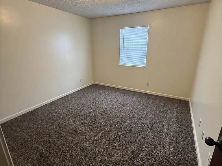 2404 McConnell Cir — Photo 8