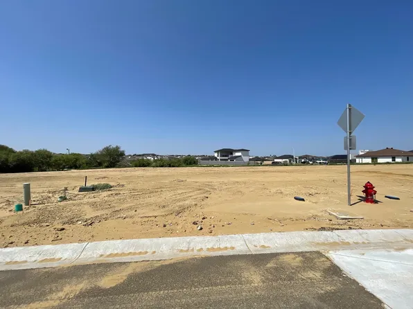 5027 Servando Dr, Laredo, TX 78046