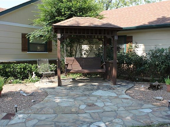 5th image of 173 N Meadowbrook Dr