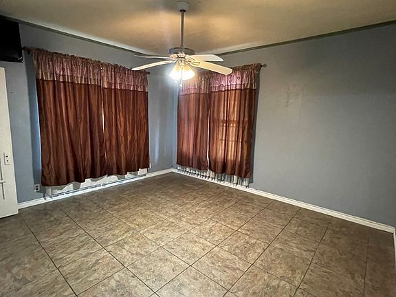 5th image of 2830 Las Palmas Dr