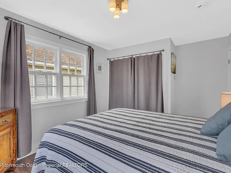 237 Bay Ave — Photo 35