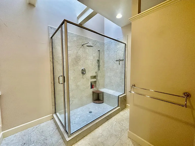 9 Royal Pointe Dr — Photo 25