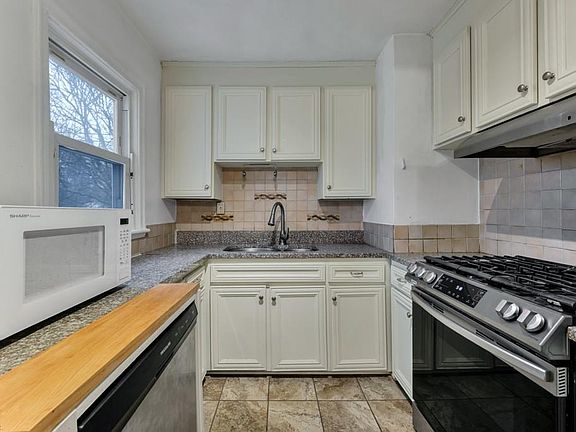 3rd image of 3529 Thurston St