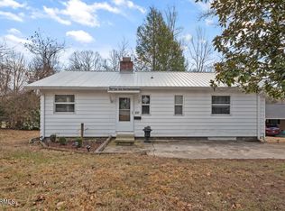 217 Outer Dr, Oak Ridge, TN 37830