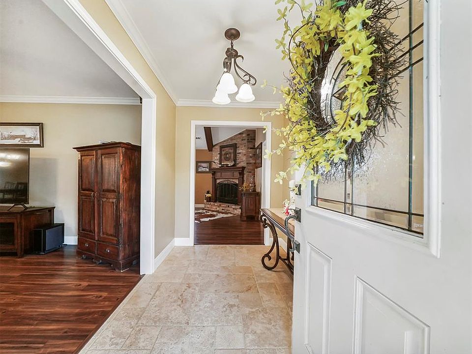 1st image of 103 Wyndwood Dr