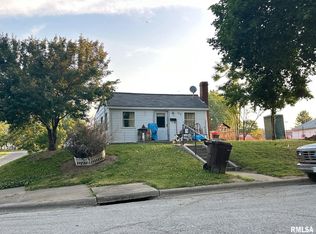 1701 Cedar St, Quincy, IL 62301