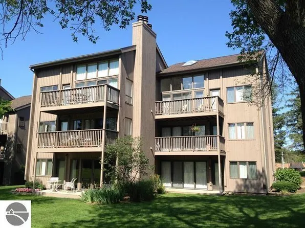 5525 Golfview Ct #10, Williamsburg, MI 49690