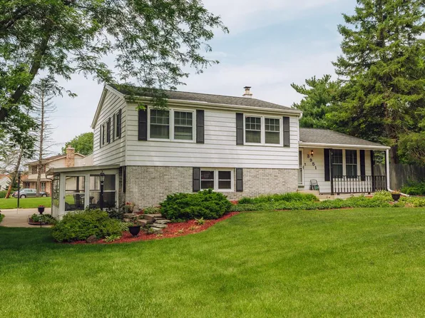 3951 South 104th STREET, Greenfield, WI 53228