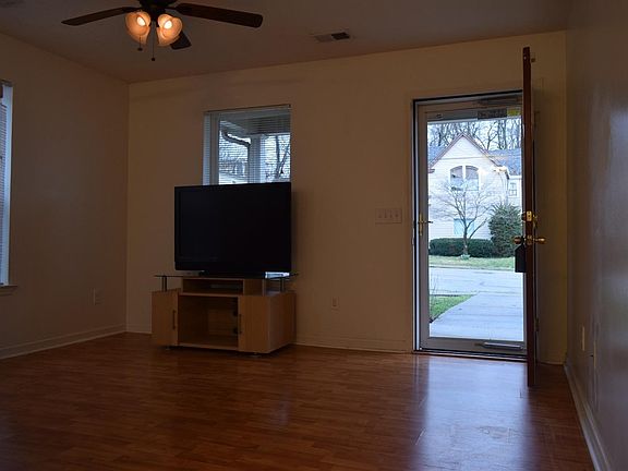3rd image of 557 Maryland Ave