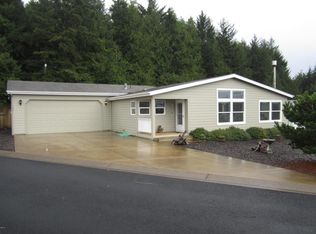 110 SE Whalesong Dr, Depoe Bay, OR