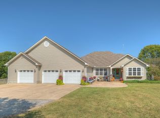 9067 Justice Ln, Carthage, MO 64836