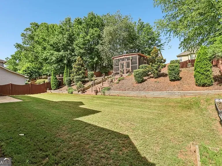810 Freedom Way — Photo 35