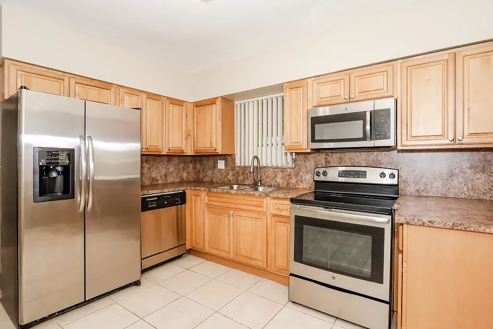 3 bed, 1950 sqft, $3,170 — Photo 3