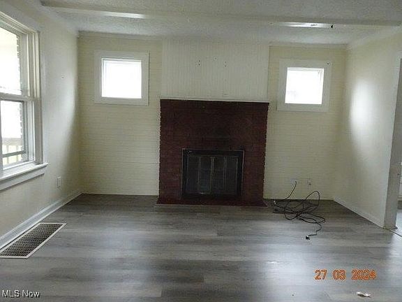 4th image of 270 Pauline Ave