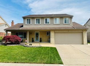 9753 Rose St, Taylor, MI 48180