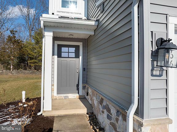 3rd image of 266 Isabella Cir