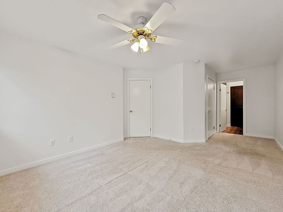 1st image of 1392 Bellevue Way NE APT 2