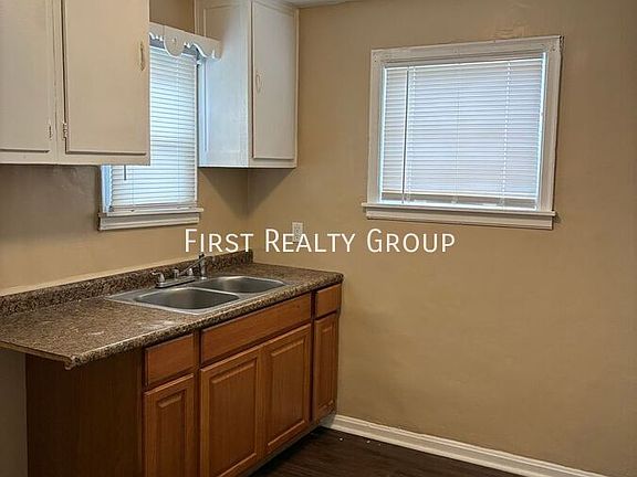 5th image of 2924 Preston Ave