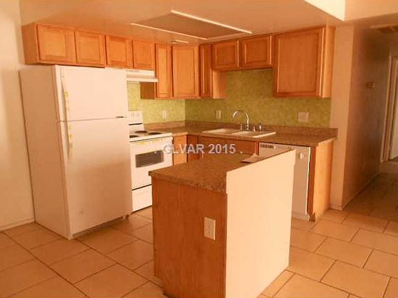 4th image of 1620 N Lamont St