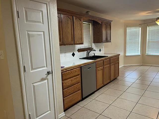 506 Park Pl — Photo 3