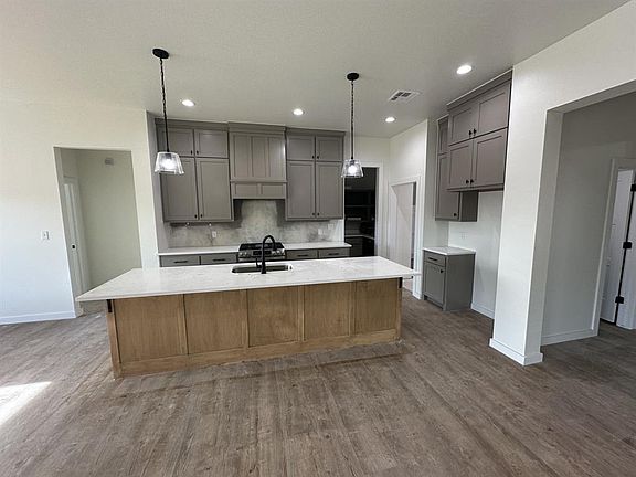 3rd image of 209 Outlander Way