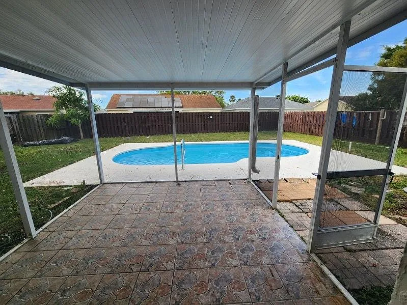 3 bed, 1136 sqft, $2,500 — Photo 3