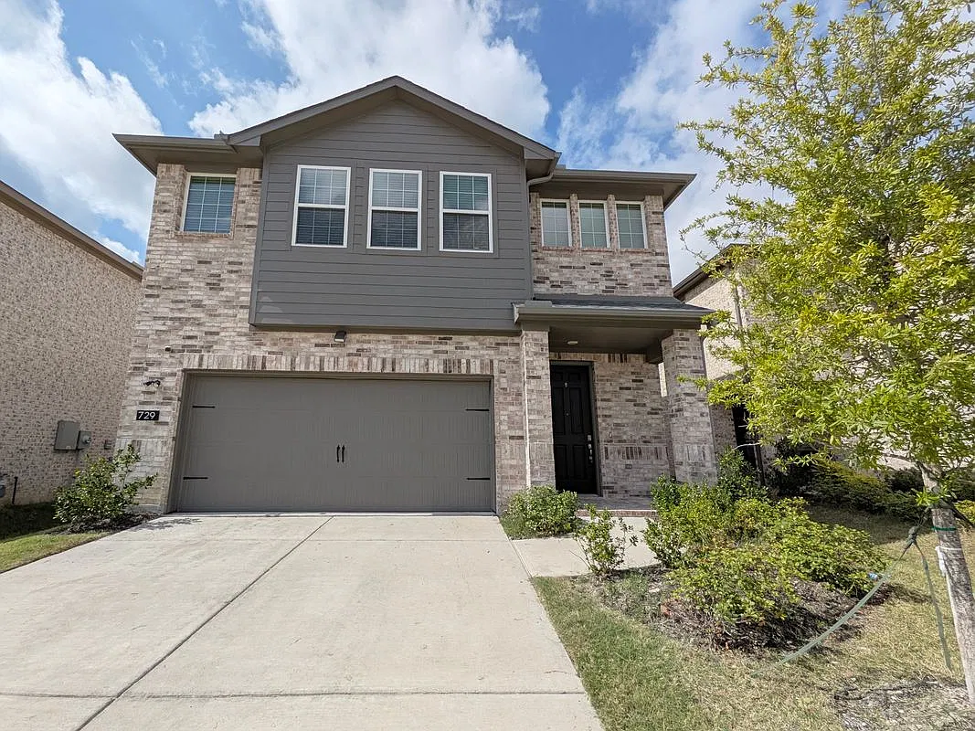 4 bed, 2.5 bath, 2165 sqft, $2,300 — Photo 2