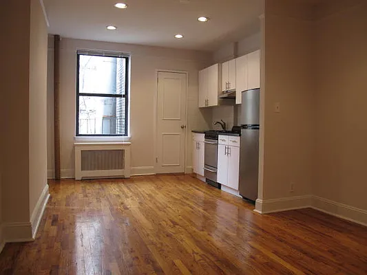 Rented by Metropolis Real Estate of Manhattan | media 9