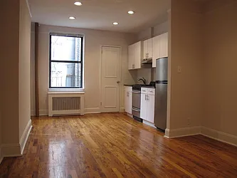 Rented by Metropolis Real Estate of Manhattan