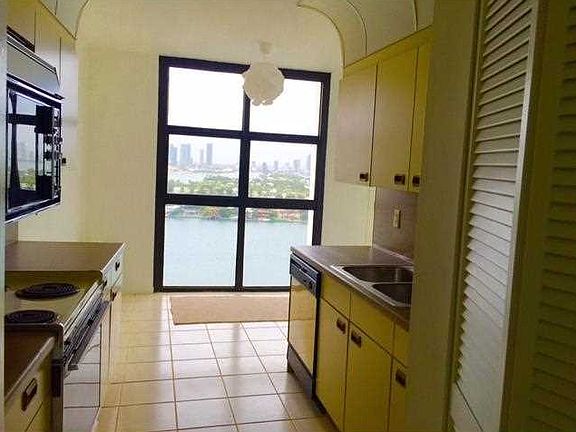 5th image of 9 Island Ave APT 2306