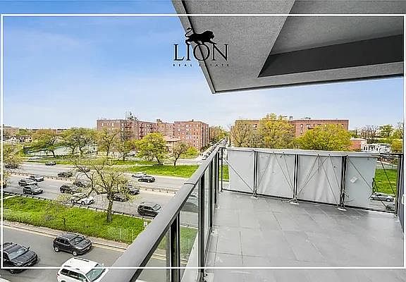 5th image of 2733 E 13th St #3F